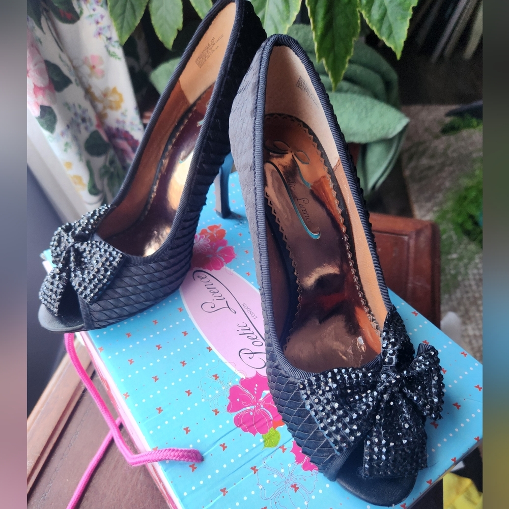 Poetic License Spectacle Black Heels with Shimmering Decorative Toe